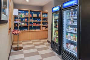 Snack bar - Hampton Inn closest to Universal Orlando (Orlando)
