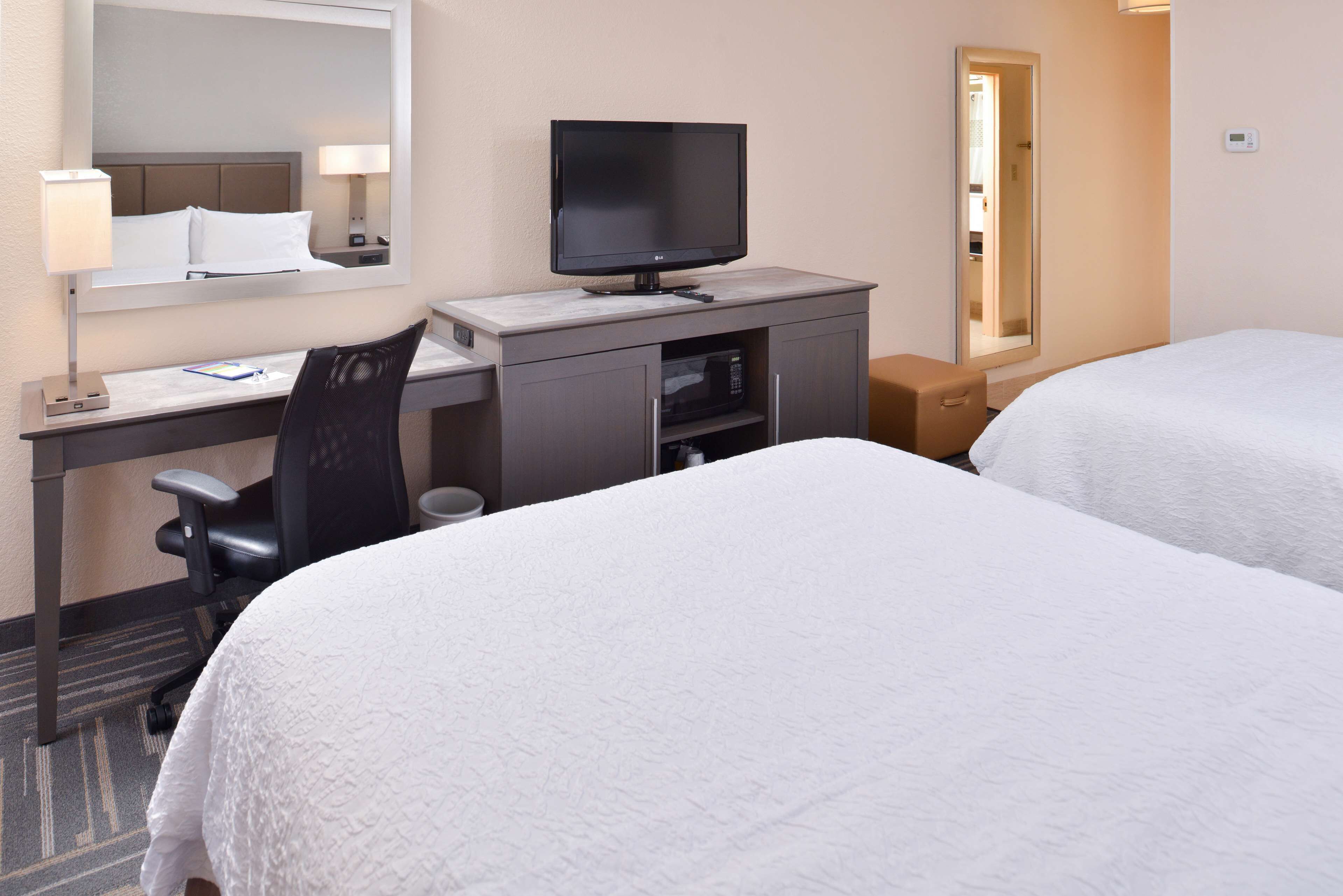 standard room | premium bedding, down duvets, pillow-top beds, in-room safe