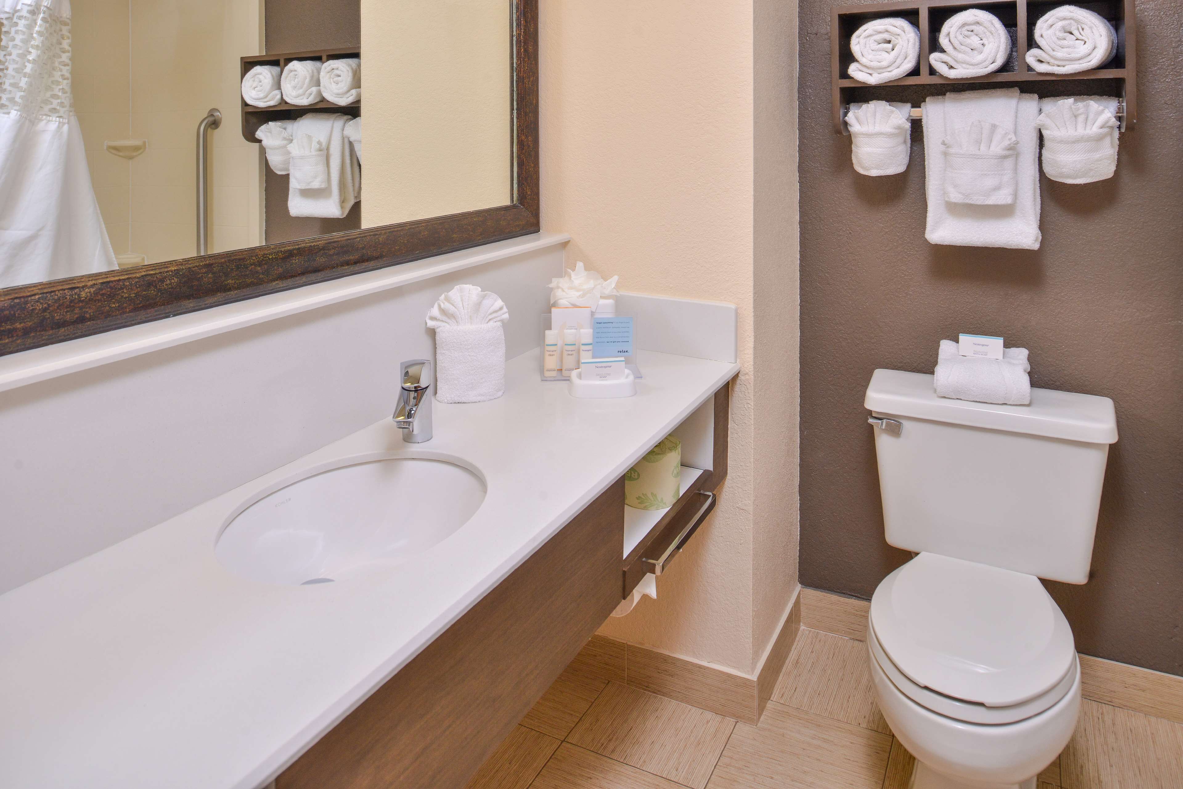 shower, hydromassage showerhead, designer toiletries, hair dryer