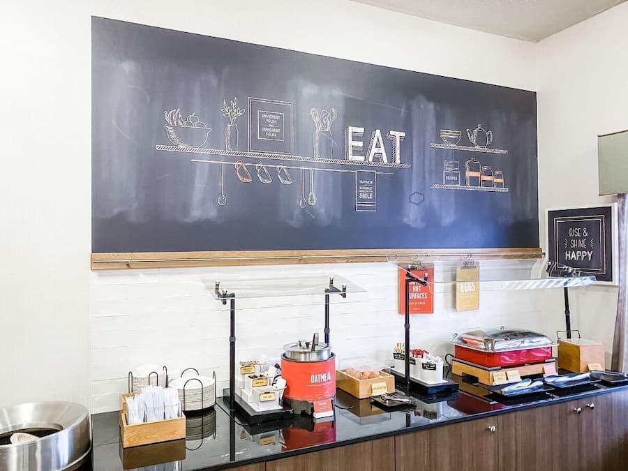 Café da manhã self-service grátis todos os dias