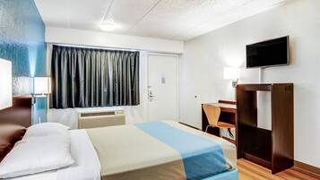 Bureau, lit de bébé (gratuit), accès au Wi-Fi (inclus), literie fournie