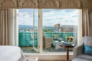 Room, 1 King Bed, Non Smoking, Balcony (No View) | Egyptian cotton sheets, premium bedding, down duvets, minibar