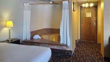 Suite, 1 King Bed, Non Smoking | In-room safe, desk, blackout drapes, soundproofing