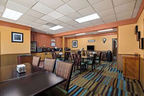 Free daily continental breakfast - Rodeway Inn McPherson East (McPherson)