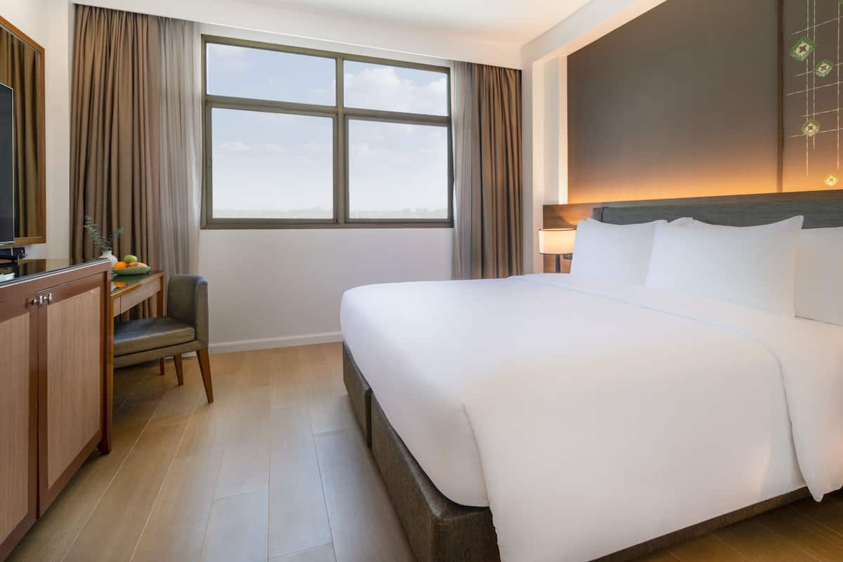 Superior Room, 1 King Bed | Minibar, in-room safe, blackout drapes, free WiFi