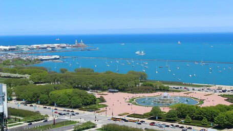 Hilton Chicago - Image 4