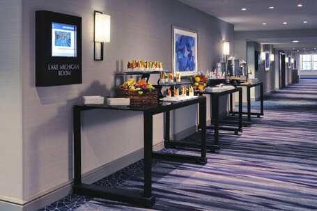 Hilton Chicago - Image 36