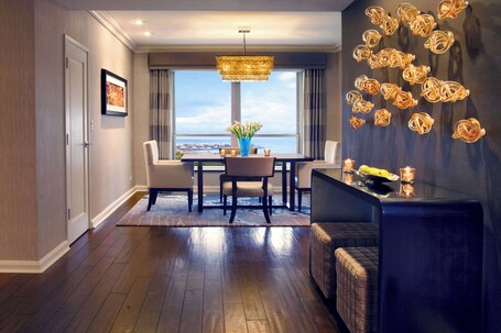 Hilton Chicago - Image 23