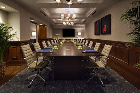 Hilton Chicago - Image 43