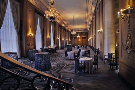 Hilton Chicago - Image 14