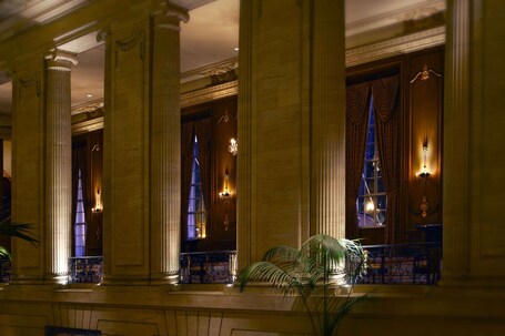 Hilton Chicago - Image 7