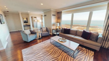 Suite, 1 King Bed | Living area | 37-inch TV with cable channels, pay movies at Hilton Chicago