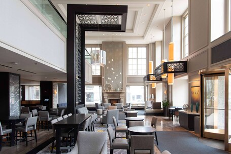 Hilton Chicago - Image 2