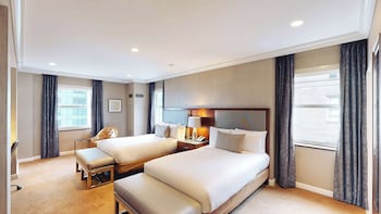 Suite, Multiple Beds, Ocean View | Premium bedding, pillowtop beds, in-room safe, individually decorated at Hilton Chicago