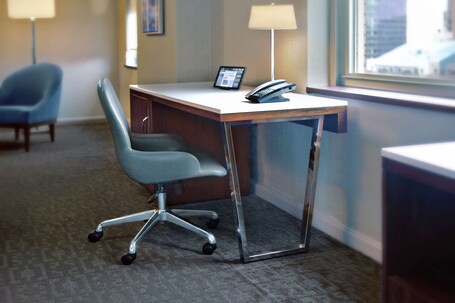 Hilton Chicago - Image 40