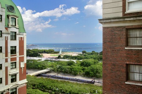 Hilton Chicago - Image 16