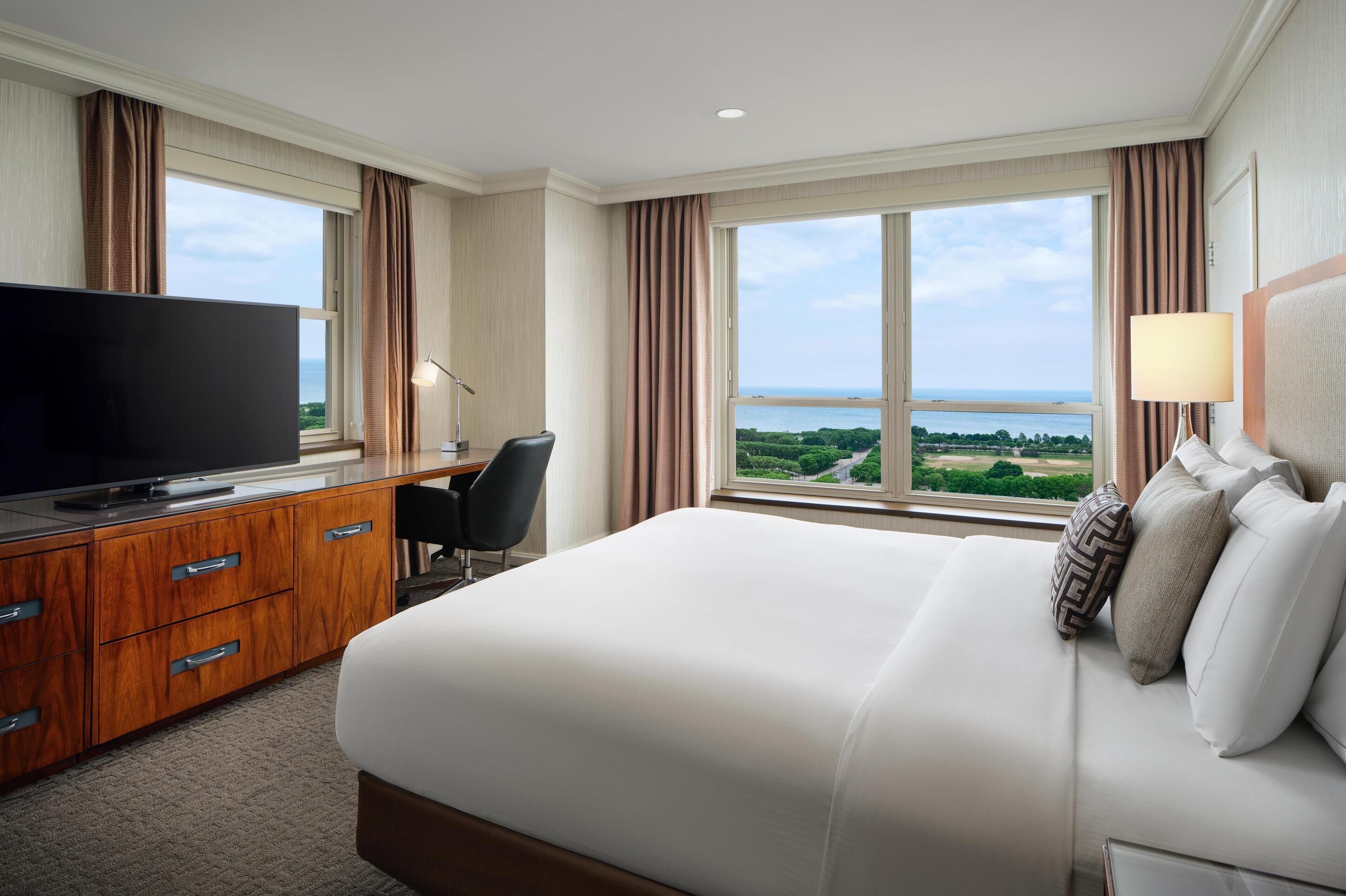 高級寝具、ピロートップベッド、セーフティボックス (室内)、客室ごとに異なる装飾