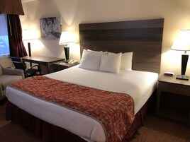 Desk, iron/ironing board, WiFi, bed sheets