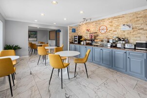 Desayuno para llevar gratuito y diario