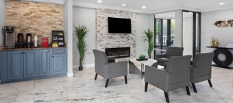 Howard Johnson by Wyndham Romulus Detroit Metro Airport