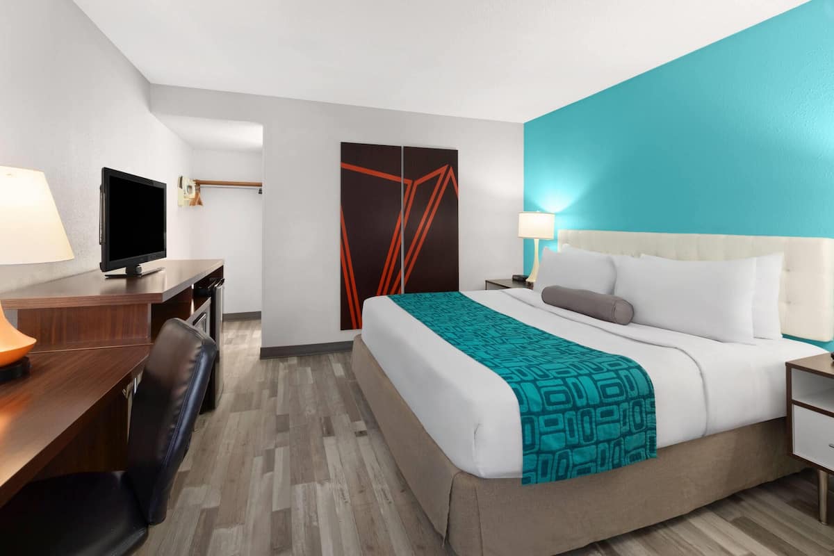 Room, 1 King Bed, Non Smoking | Desk, laptop workspace, iron/ironing board, free WiFi