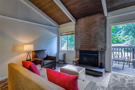 1 bedroom, iron/ironing board, bed sheets, wheelchair access. Big Sur Lodge