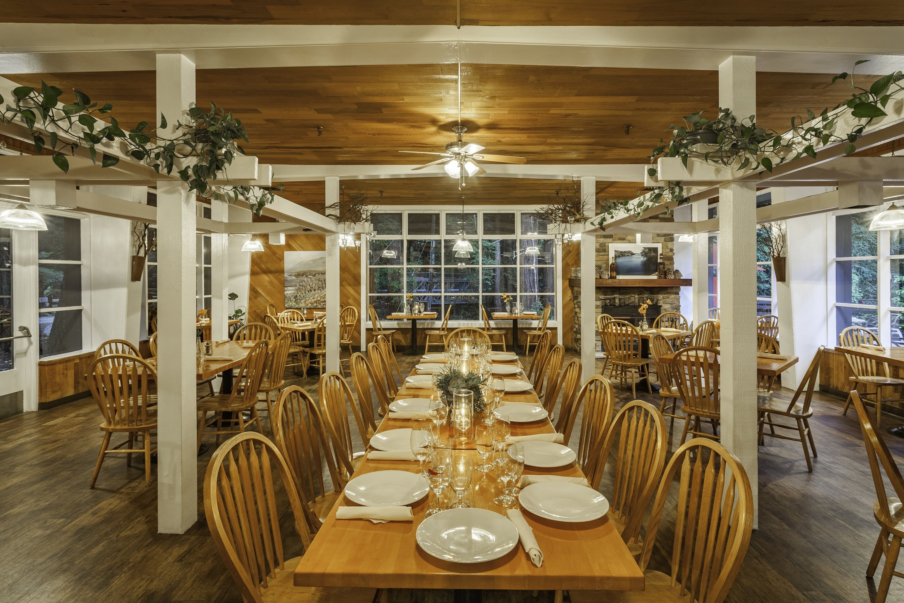 breakfast, lunch, dinner served; american cuisine, al fresco dining