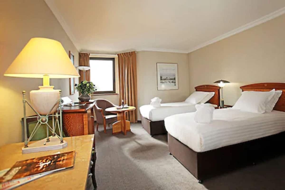 2 bedrooms, in-room safe, desk, laptop workspace