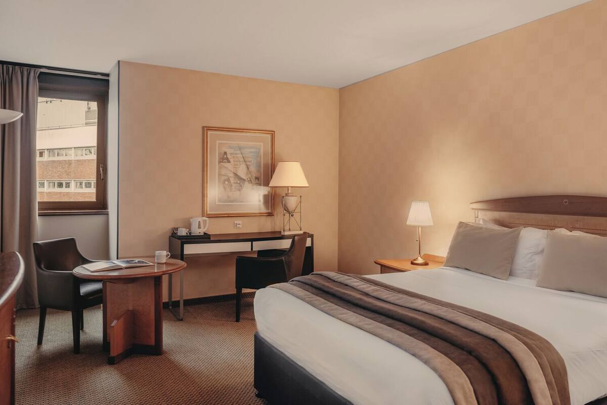 2 bedrooms, in-room safe, desk, laptop workspace