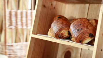 Se ofrece un desayuno bufé (20 EUR por persona)