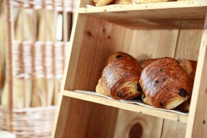 Se ofrece un desayuno bufé (20 EUR por persona)