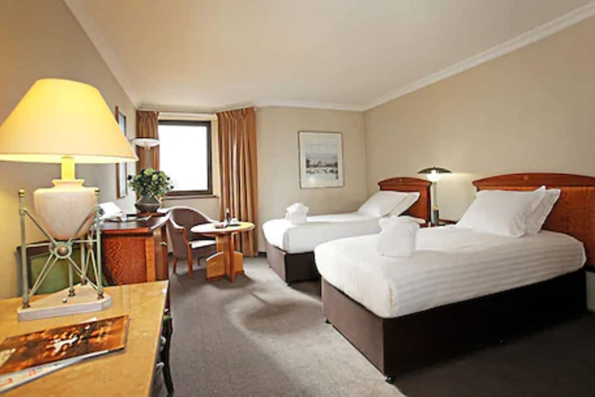 2 bedrooms, in-room safe, desk, laptop workspace