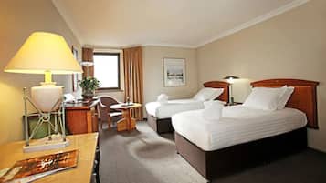 2 habitaciones, caja de seguridad en la habitación y escritorio