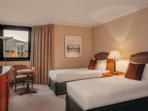 2 bedrooms, in-room safe, desk, laptop workspace - Millennium Hotel Paris Charles De Gaulle (Roissy-en-France)