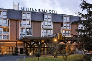 2 bedrooms, in-room safe, desk, laptop workspace - Millennium Hotel Paris Charles De Gaulle (Roissy-en-France)