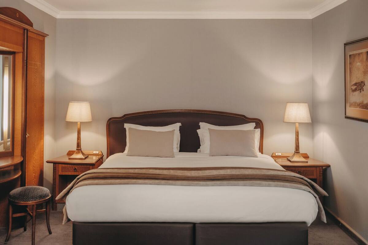 2 bedrooms, in-room safe, desk, laptop workspace