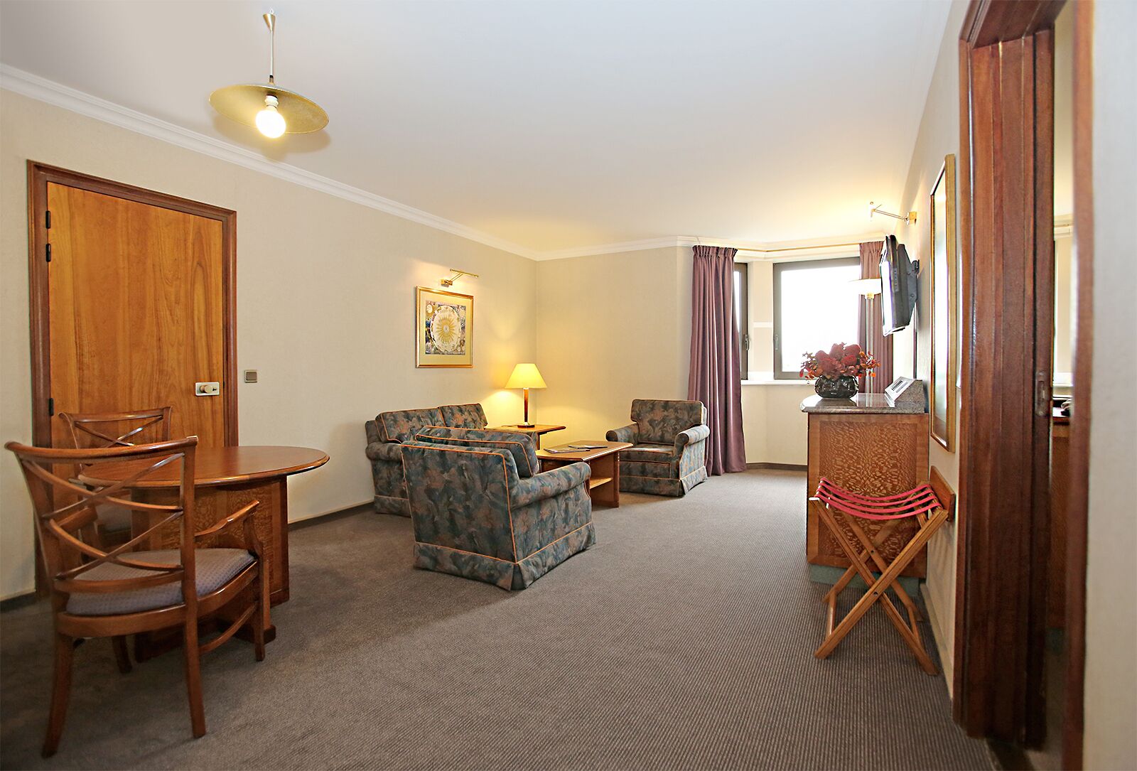 2 bedrooms, in-room safe, desk, laptop workspace