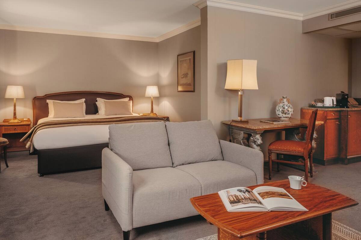 2 bedrooms, in-room safe, desk, laptop workspace