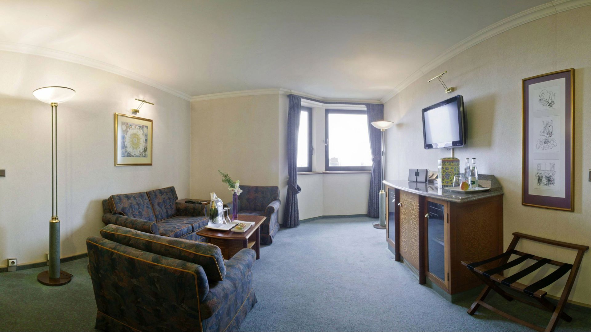 Living area | Flat-screen TV, pay movies