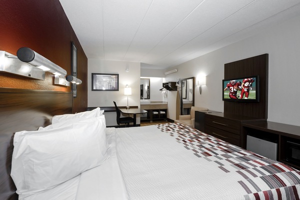 Superior Room, 1 King Bed (Smoke Free) | In-room safe, desk, blackout drapes, WiFi (free)