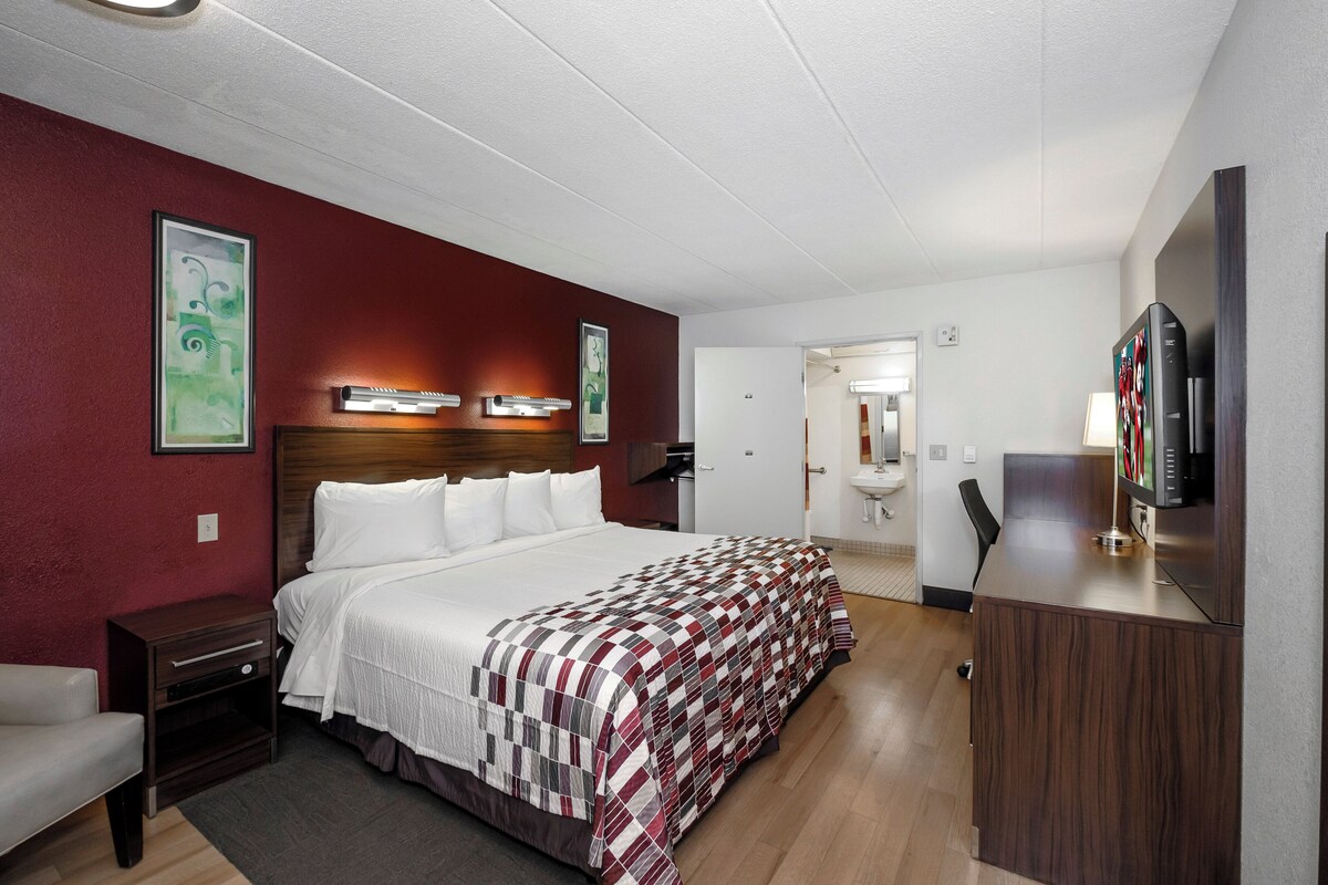 In-room safe, desk, blackout curtains, free WiFi