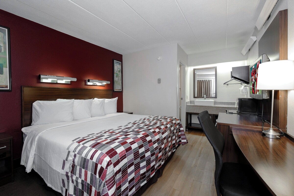 Deluxe Room, 1 King Bed (Smoke Free)