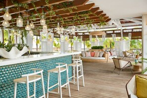 4 bares o lounges, bar en la playa 