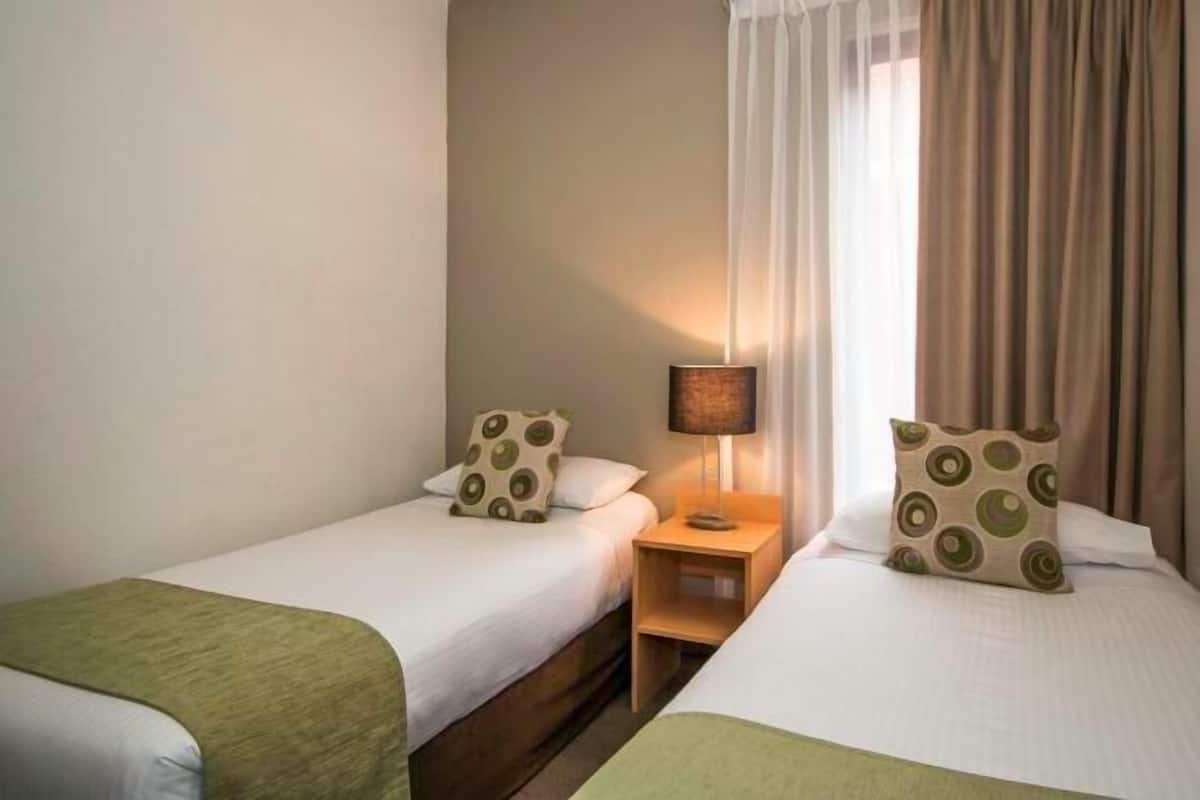 1 habitación, minibar y caja de seguridad en la habitación