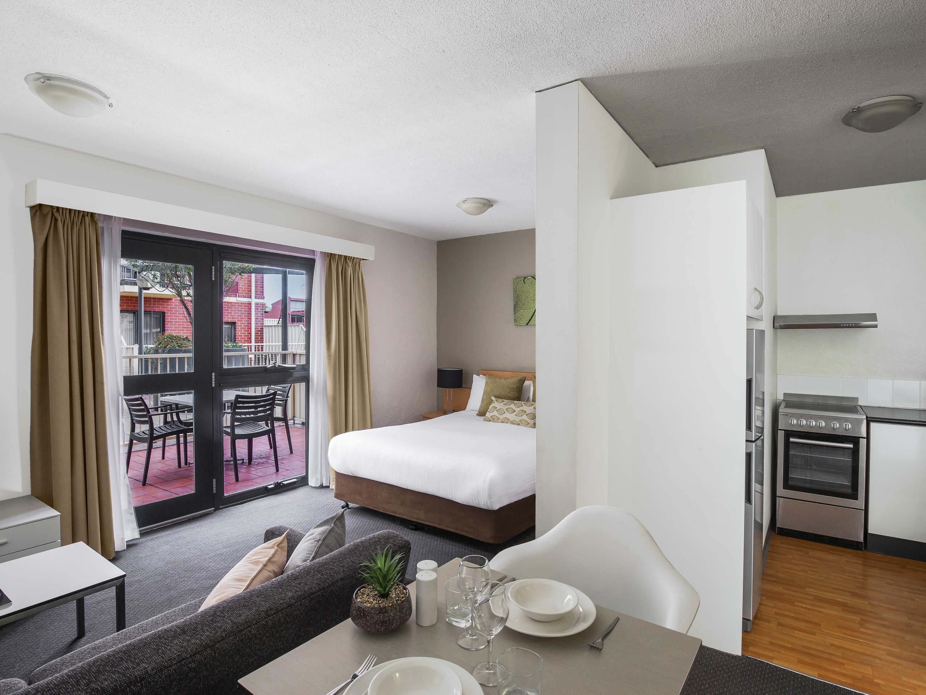 Studio | Minibar, in-room safe, iron/ironing board, cribs/infant beds