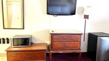 Bureau, rideaux occultants, fer et planche Ă  repasser, Wi-Fi gratuit