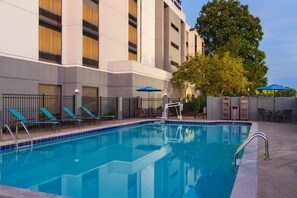 Seasonal outdoor pool - Hyatt Select Nashville/Opryland (Nashville)
