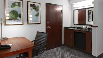 1 slaapkamer, luxe beddengoed, een kluis op de kamer, een bureau