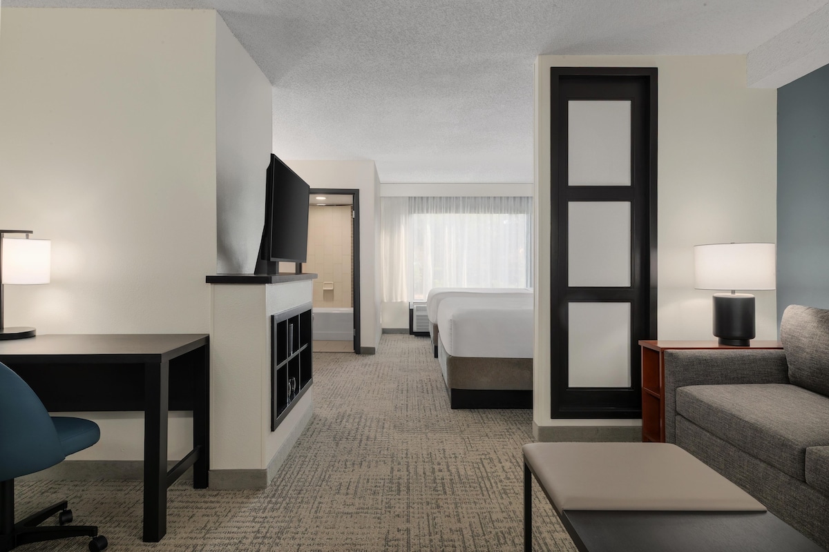 1 bedroom, premium bedding, in-room safe, desk