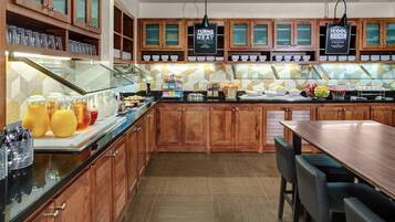 Colazione a buffet inclusa, servita tutte le mattine